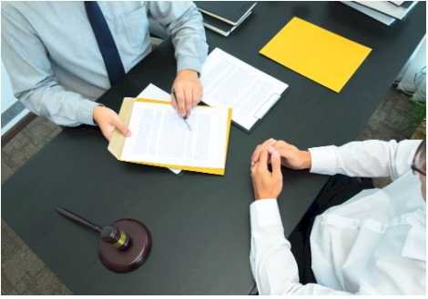 Homem registrando marca em São Mateus